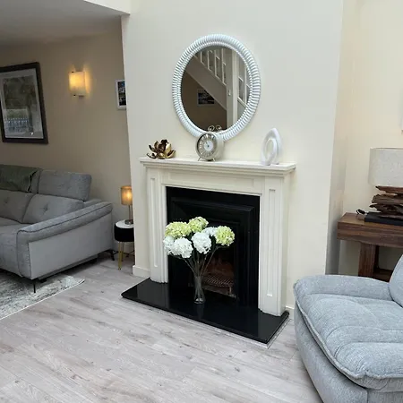 Large Four Bedroom Town Centre House Casa de Férias Killarney