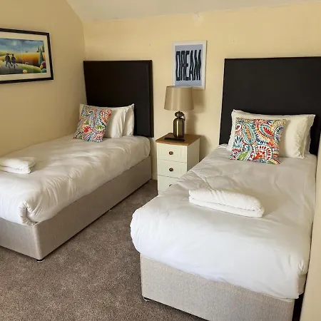 Casa de Férias Large Four Bedroom Town Centre House *